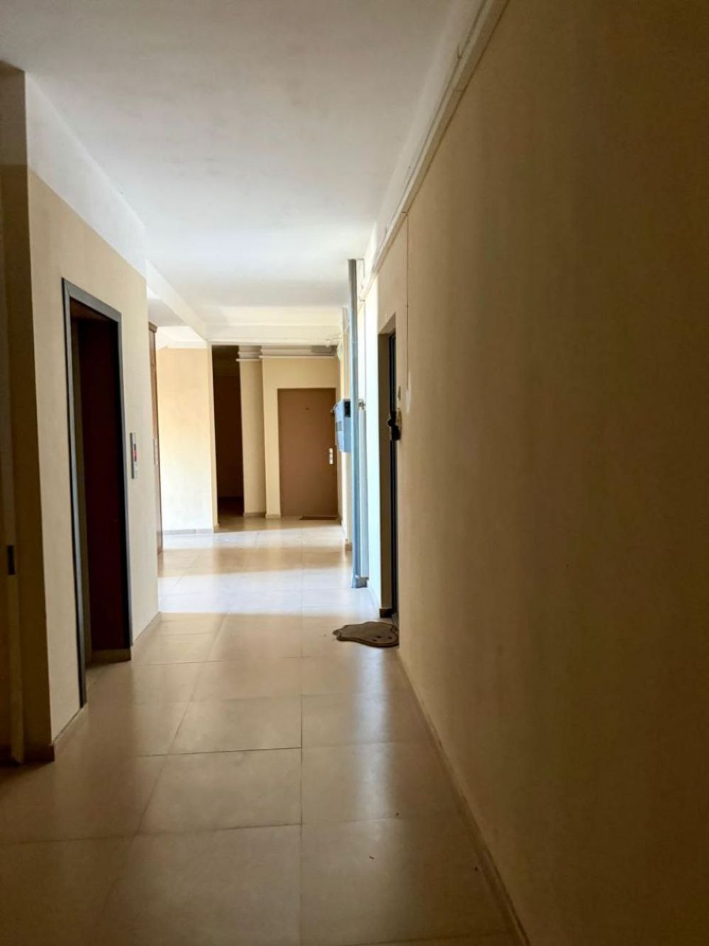 იყიდება 2 ოთახიანი ბინა ვაკეში